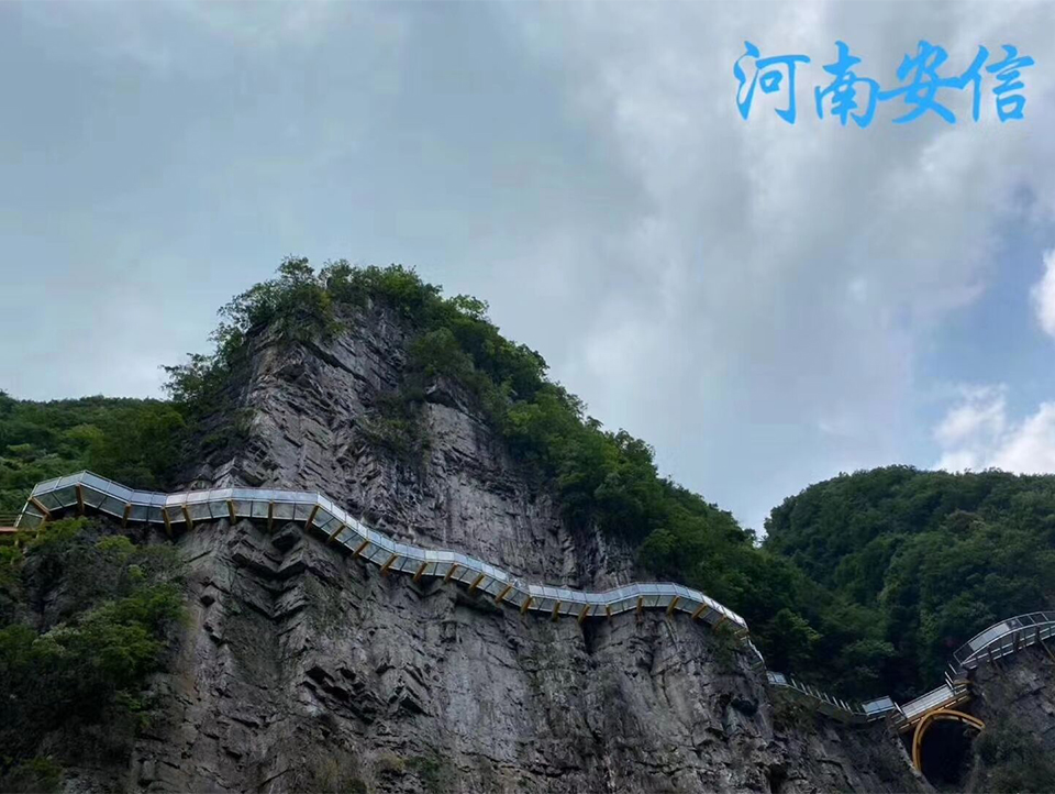 貴州遵義玻璃棧道