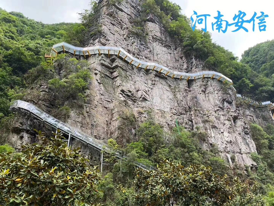 貴州遵義玻璃棧道