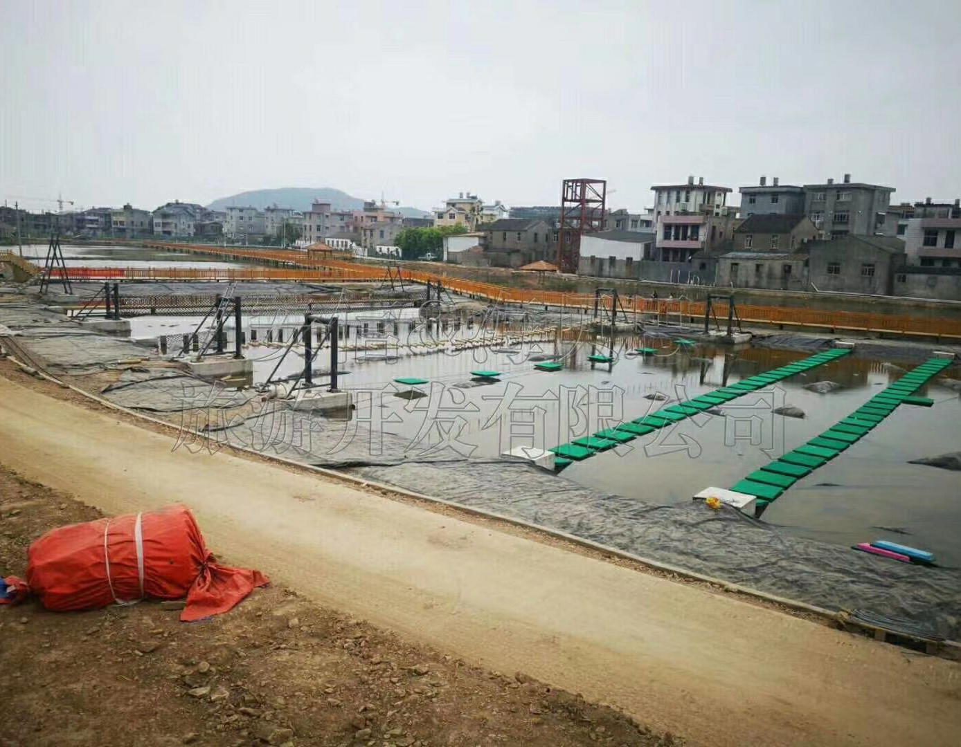 浙江省臺州市風(fēng)火輪，水上趣橋，網(wǎng)紅橋，網(wǎng)紅秋千，摩拜單車安裝完畢